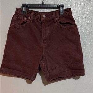 Vintage Levi’s Maroon Denim shorts Relaxed fit tapered leg size 8 petite